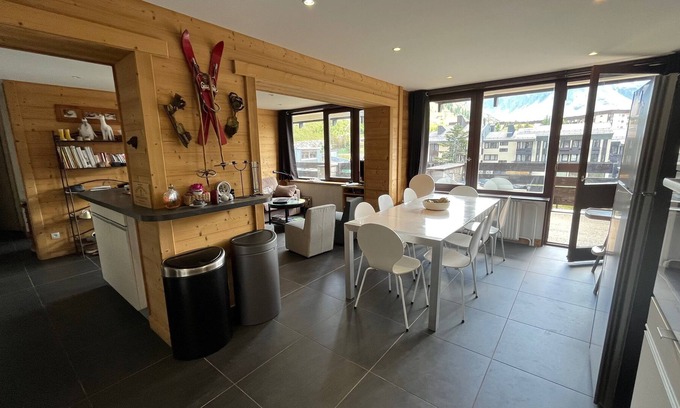 Tignes Apartment | Well renovated south facing 105m2 apartment located 100m from the ski slopes