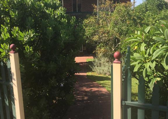 Kanahooka House | Wellness Stay in Private Home near beaches, rainforest and South Coast, 2 rooms booked separately