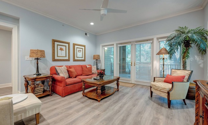 Palmetto Dunes Condo | Wendover Dunes 8139 - 2 Master Bedrooms/Master Baths - Screened Verandah