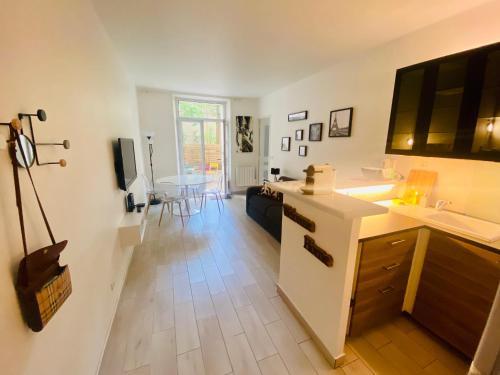Maisons-Alfort Apartment | Wendy family flat with calm courtyard 3min for metro Paris in 10 mins