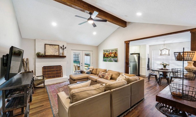 Woodway House | Wendy’s Hideaway - 12 min from Magnolia & Baylor