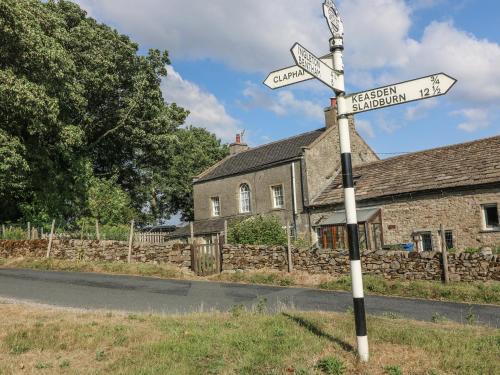 Fourstones Near Bentham House | Wenning Bank