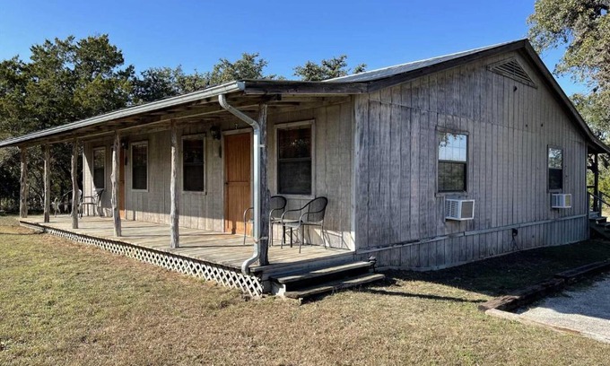 Bandera Bed & Breakfast | West 1077 Guest Ranch- Hackberry Room 10