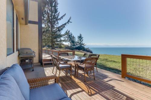 Oak Harbor House | West Beach Waterview