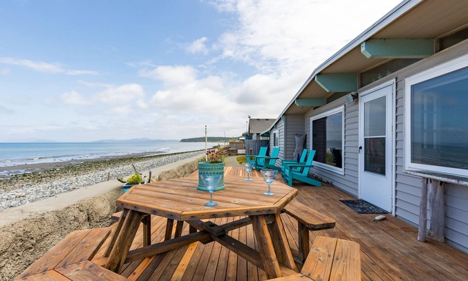 Oak Harbor House | West Beach Wonderland by AvantStay | Waterfront