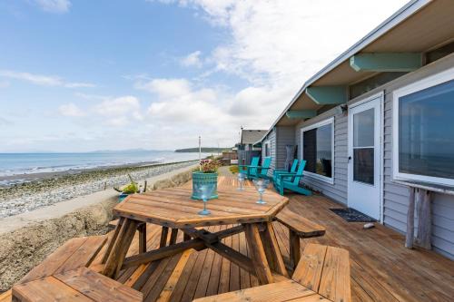 Oak Harbor House | West Beach Wonderland by AvantStay Waterfront