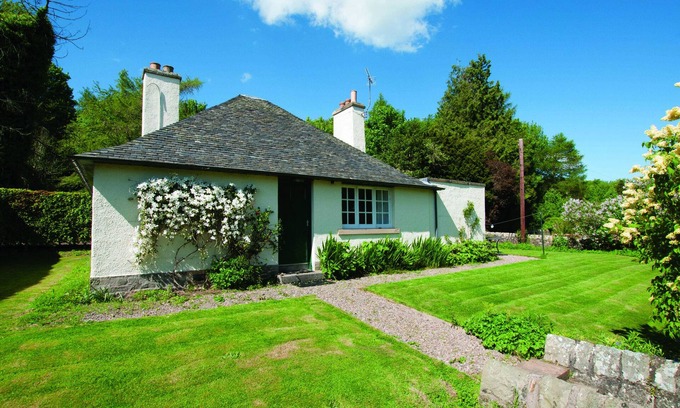 Cupar Cottage | WEST COTTAGE - TARVIT, pet friendly, with open fire in Cupar, Fife