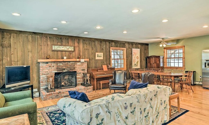 West Dover House | West Dover Home with Deck about 2 Mi to Mount Snow!