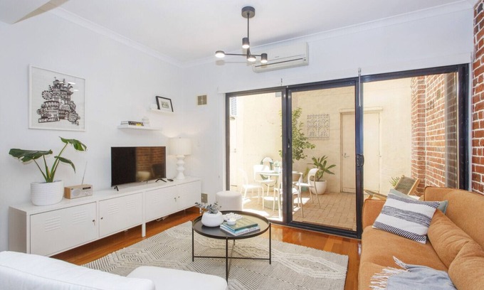 Fremantle Apartment | West End Courtyard Retreat