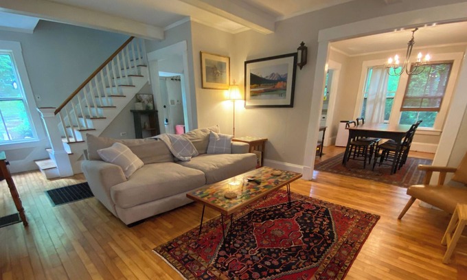 Concord Cottage | West End English Cottage - Centrally Located in the Capital City