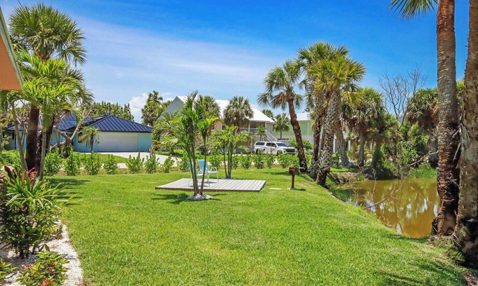 Tradewinds Cottage | West End Paradise Unit 3 Fish 6 - One bedroom suite w/water views