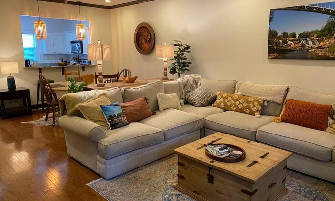 Greenville Downtown Villa | West End Townhouse steps from Main St & Falls Park