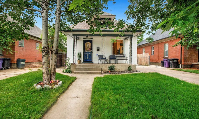 Berkeley House | West Highlands Charmer- a 2-bedroom bungalow in walkable N Denver!