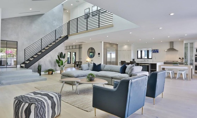 Mid-Wilshire House | West hollywood 5bed/W pool & Guest house