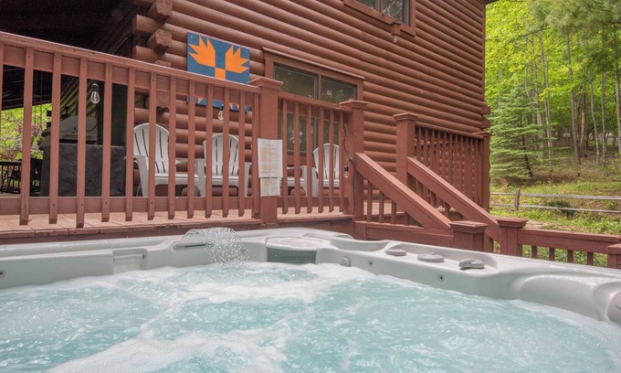 West Jefferson Cabin | West Jefferson Cabin - Hot Tub + Gas Fireplace + King Beds