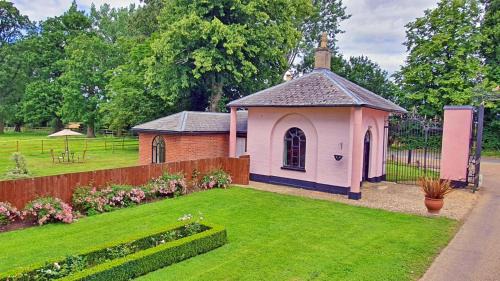 Wymondham House | West Lodge