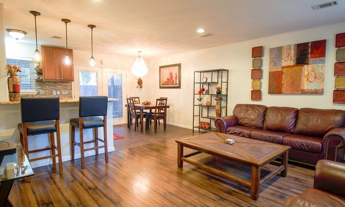Myrtle Grove House | West Pensacola Townhouse 3-Bd 2.5 Ba