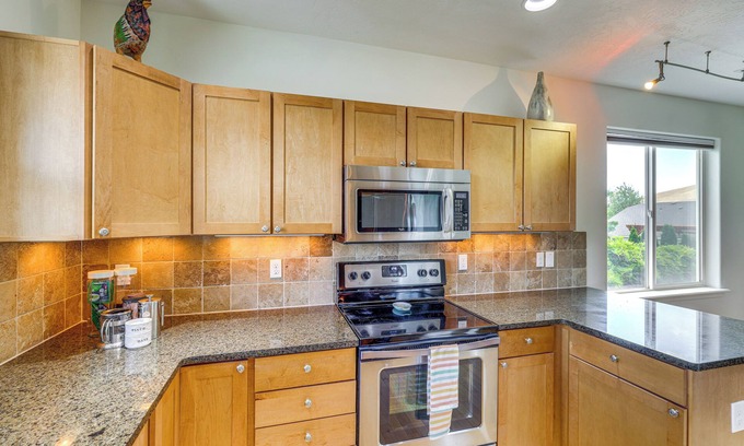 West Richland House | West Richland Home w/Large Yard: Near Wineries!