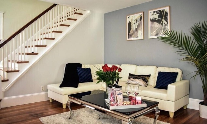 Brook Farm House | West Roxbury Retreat –Near Downtown Boston, Steps to Train & Bus, Spacious&Comfy