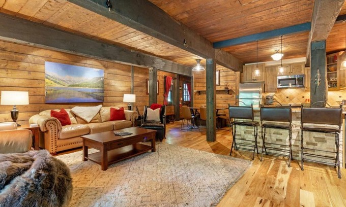Vail Apartment | West Vail Interlochen Condo B8