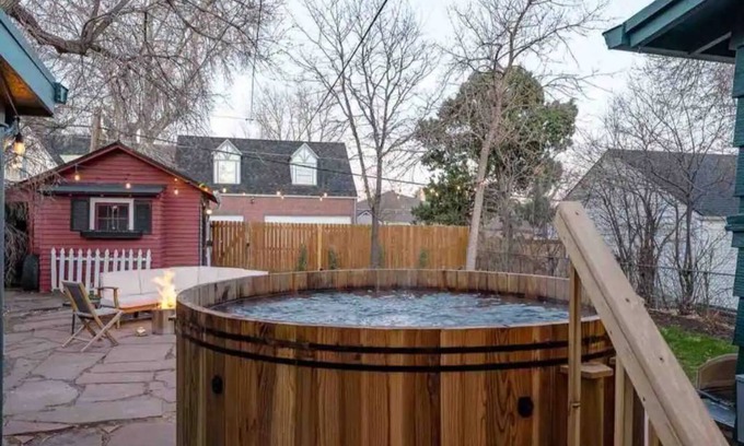 Edgewater House | WestboundBNB 🏔Cedar Spa 🐶 Friendly, 10min to 🏙