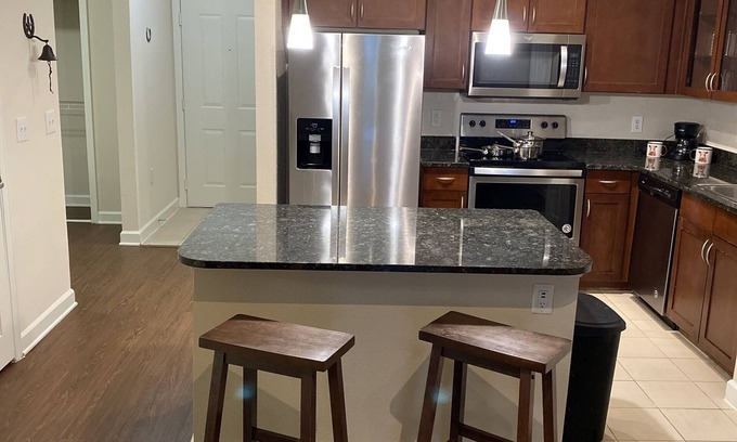 The Galleria Apartment | Western Meets Modern- Spacious 2Bdrm Apmnt Galleria/MedCentr/Downtown
