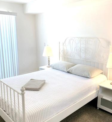Hollywood House | Western Melrose