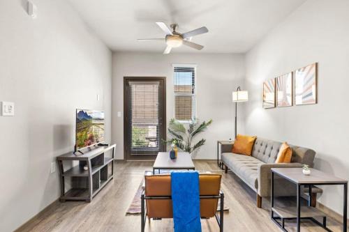 Glendale Sports and Entertainment District Apartment | Westgate CozySuites by stadium w pool 3