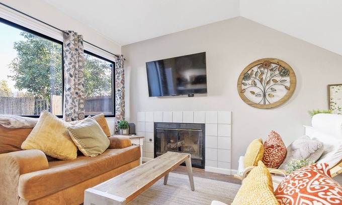 Visalia Condo | Westgate Poolside Villa-Near Highway 198