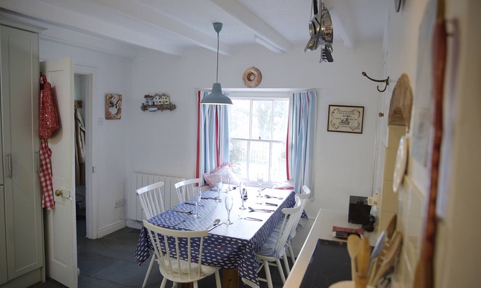 St. Mawes Cottage | Westover Cottage is a delightful and deceptively spacious retreat