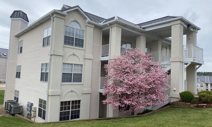 Table Rock Condo | WestRidge Hideaway ~ Remodeled 2 bed 2 bath Walk-in Condo