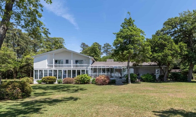 Manteo House | Westside Inn at Roanoke Island, Pet Friendly Event Home