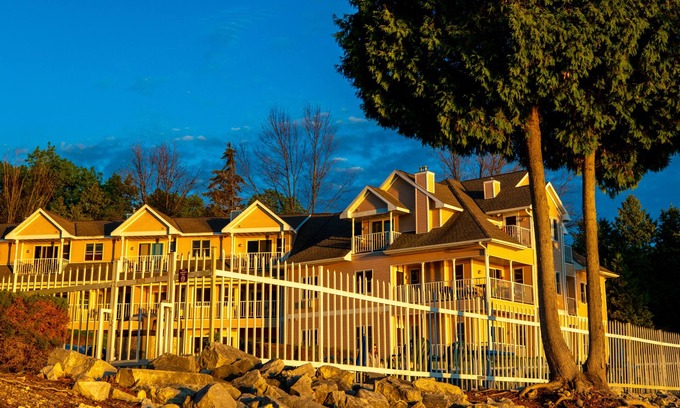 Sturgeon Bay Condo | Westwood Shores Waterfront Resort