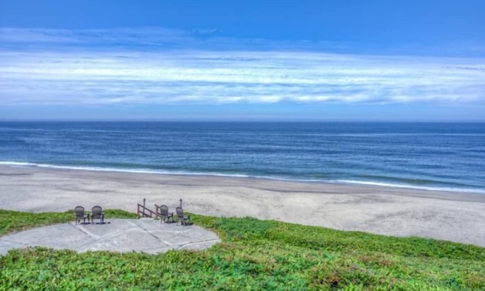 Lincoln Beach Condo | Whale's Spout