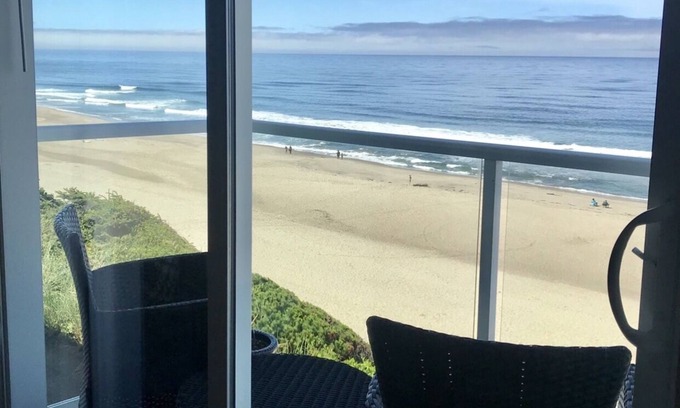 Lincoln City House | Whale watching from oceanfront home