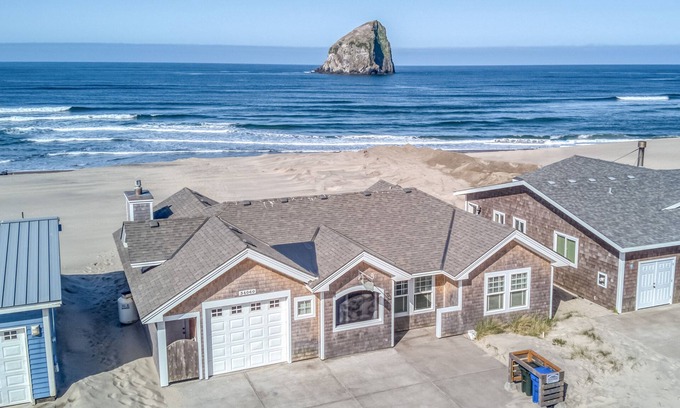 Kiwanda Shores House | Whales Tail Cottage-Meredith Lodging, Oceanfront, Haystack Rock, Beach, Dining