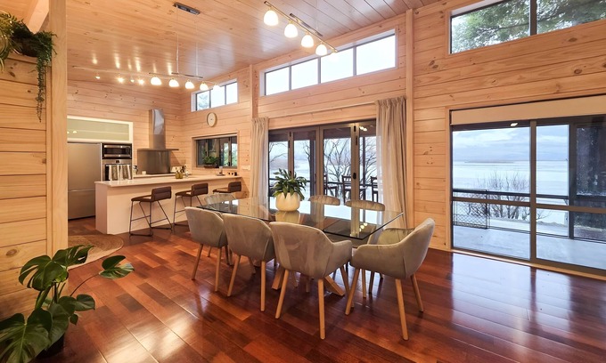 Kinloch House | Whare Puwaha