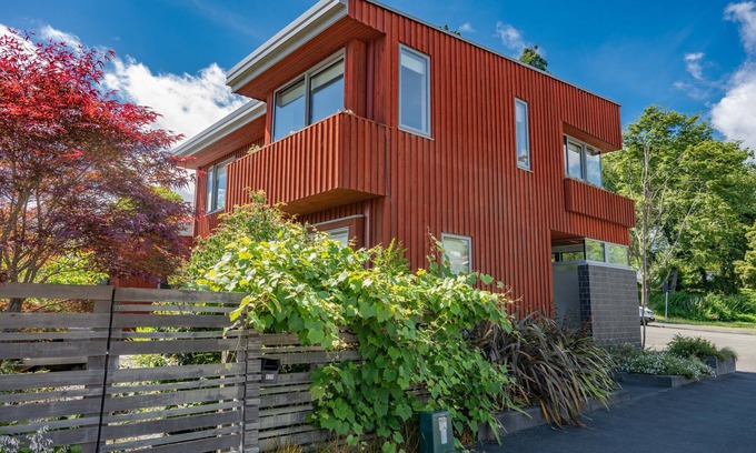 Nelson House | Wharekaretu Holiday Home
