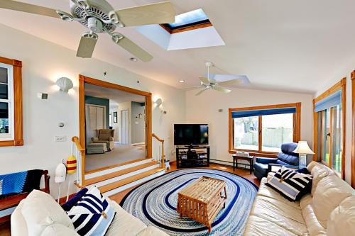 Hyannis House | Wharf Side Hideout