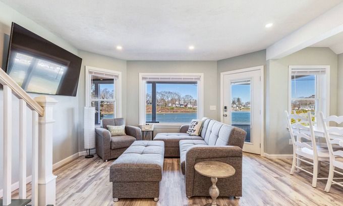 East Wareham House | What a deal! Pets ok, Onset Waterfront, Pet Friendly, Unit B