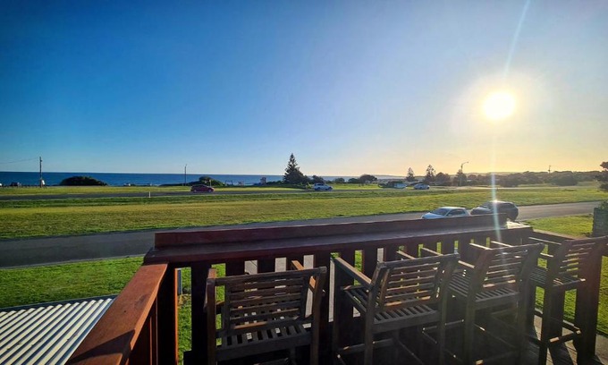 Kilcunda Apartment | Wheel chair & Pet Friendly Waterfront Retreat, 10 minutes to Phiilip Island, fireplace, wood supplied, WIFI wine & chocolates