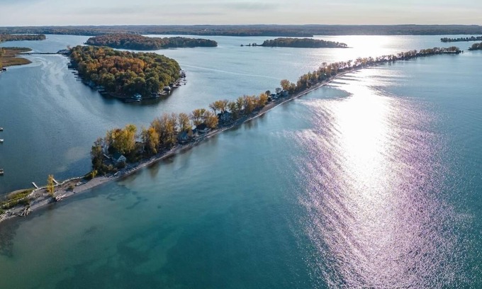 South Butler House | Where the Road Ends, Adventure Begins-Sunset Views&Kayaks at a Boat-Only Hideout