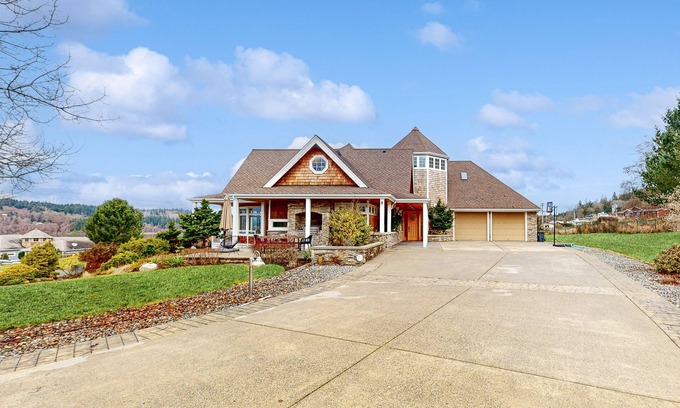 Clinton House | Whidbey Island Estate - Puget Sound views - Peloton, game room, & home office