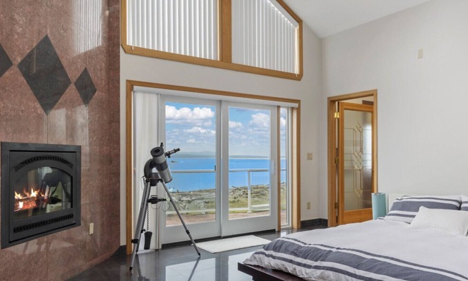 Clinton House | Whidbey Waterfront I King Bed I Sunset