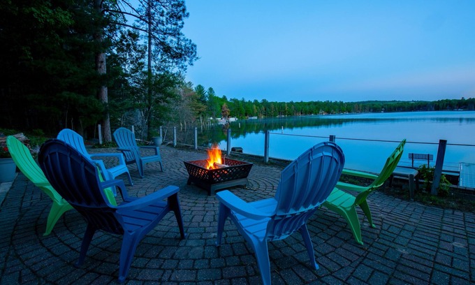 Lake Arrowhead House | Whileaway Lakehouse Beautiful Lakefront Home Perfect for Making Memories!