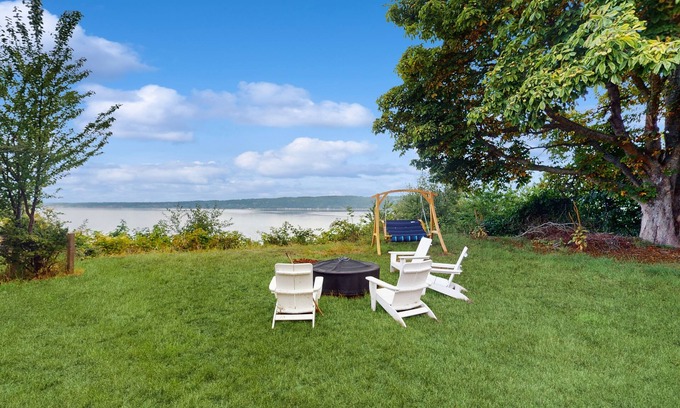 Langley House | Whimsical 1940s waterview gem with sweeping sea views, wildlife, & near town