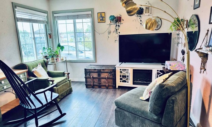 Albany House | Whimsy & Ivy: pet friendly, large backyard