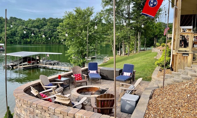 Tullahoma House | Whiskey Cove, Lakeside Fire Pit, Private Dock, Easy Water Access on Calm Cove, 5BD 2BA Sleeps 12