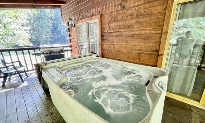 Townsend Cabin | Whisper Creek (2-Bedroom Cabin) - Pets Allowed by RedAwning