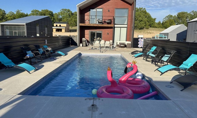 Stevensville House | Whispering Dune Retreat - POOL OPEN TILL OCT